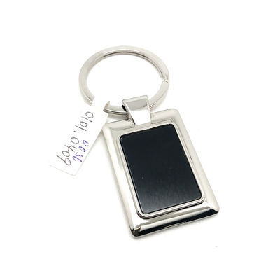 Disponible porta llavero de metal en plata como foto