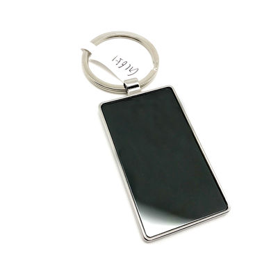 Disponible como portador de llavero de metal con logotipo personalizado