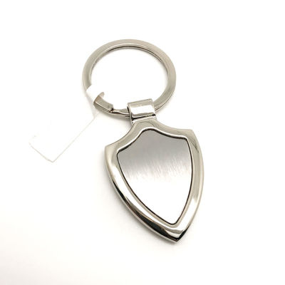 Portador de llavero de metal de plata disponible para entrega inmediata