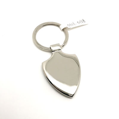 Portador de llavero de metal de plata disponible para entrega inmediata