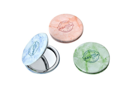 La PU de plata del cosmético de la textura del esmalte del acuerdo del regalo de mármol del espejo cubre plegable con cuero