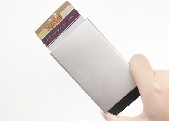 Buen precio Estallido del aluminio encima del logotipo modificado para requisitos particulares rectángulo del tenedor de la cartera de la tarjeta de crédito en línea
