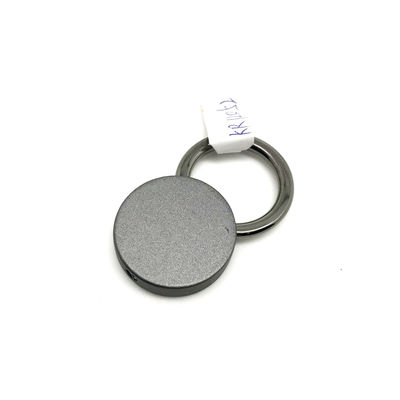 Buen precio Portador de llave de metal personalizado Nombre del portador de llaveros de metal en bolsas individuales en línea