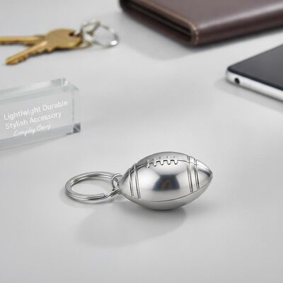 Buen precio Anillo dividido Lindo llavero de metal Forma de fútbol 15 gramos Accesorio elegante ligero duradero adecuado para llevar todos los días en línea