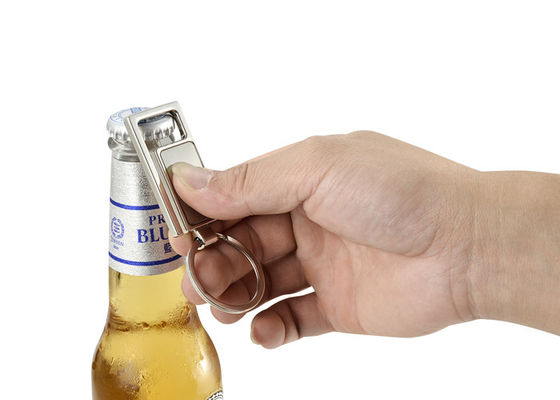 Buen precio Cubra con cinc el recuerdo de cadena dominante grabado aleación del rectángulo del abrebotellas del metal en línea