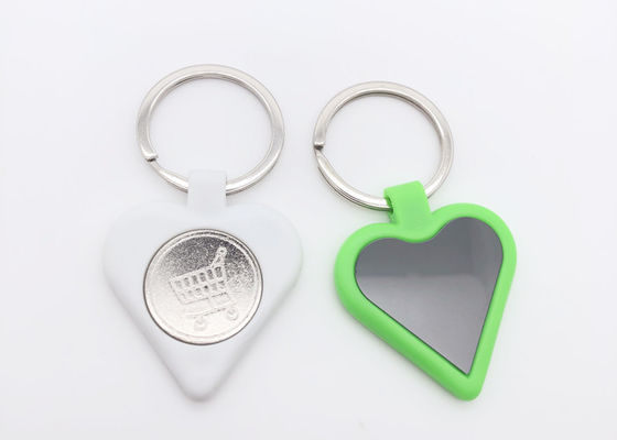 Buen precio Llavero lindo niquelado plástico de la forma del corazón de la cadena dominante 35m m del metal en línea