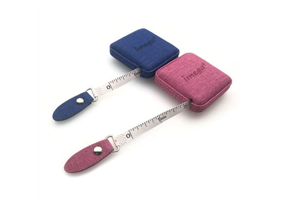 Buen precio La tela retractable de la cinta métrica del ABS de la PU texturiza el regalo del recuerdo de Debossing en línea