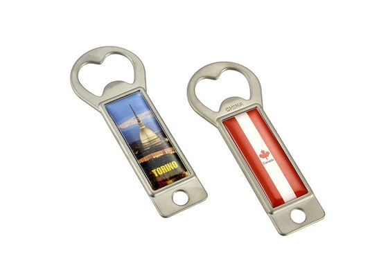 Buen precio La cadena de llave de madera personalizada del abrebotellas de la cadena dominante de la llave del vino del metal pega cubrir con una cúpula con epóxido en línea