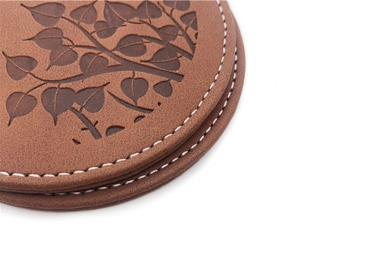 Buen precio PU Brown de cuero Pantone de Debossed Logo Drink Coasters With Logo en línea