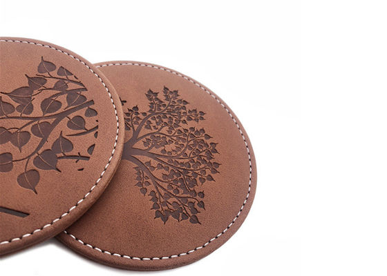Buen precio Los prácticos de costa de la bebida de Brown fijaron el logotipo de cristal redondo de cuero de Debossed de los prácticos de costa de la PU en línea